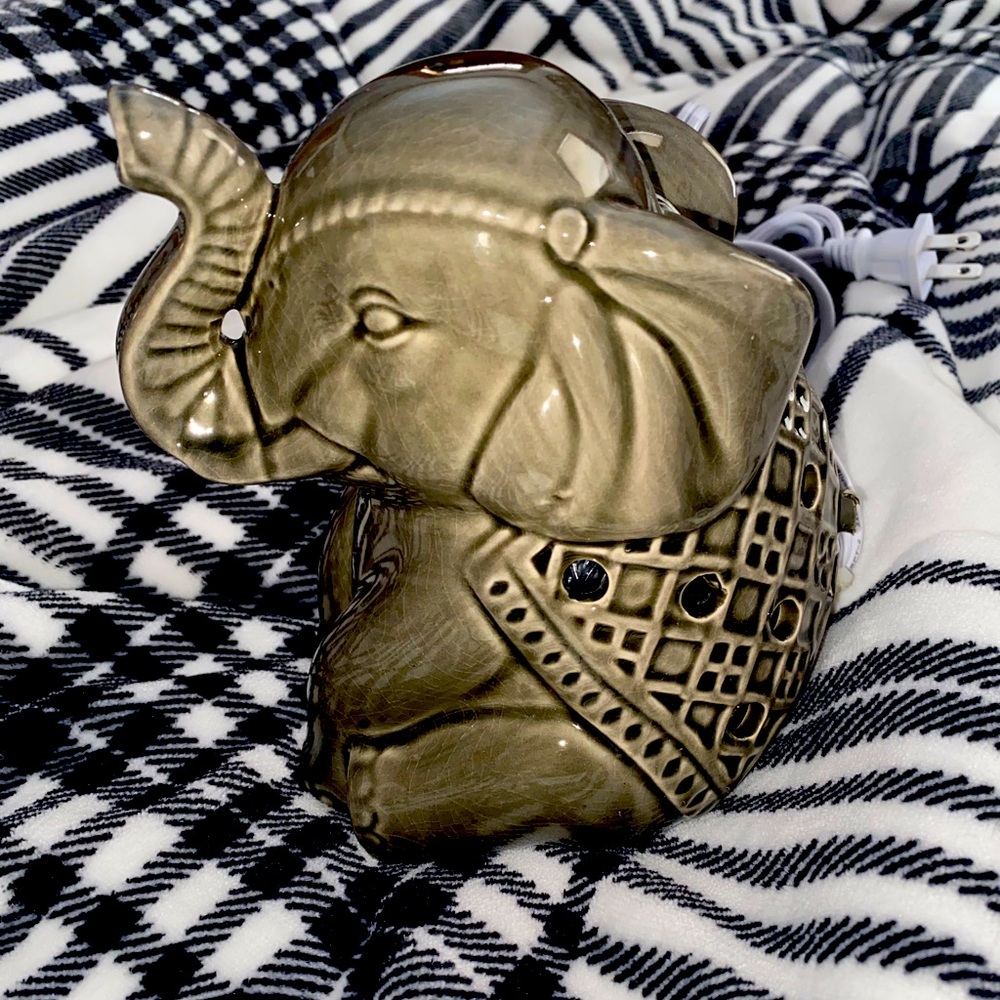 NWT Elephant Wax Melter 🐘